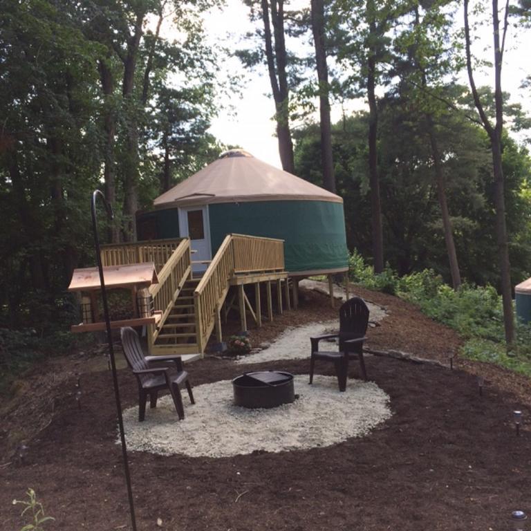 Circle M Camping Resort 16 Ft. Yurt 1 兰开斯特 外观 照片